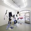 Leif Holmstrand / Territorial Clothing Cage Intermission 2010, Installation/performance ID:i, fotograf Hans Johansson
